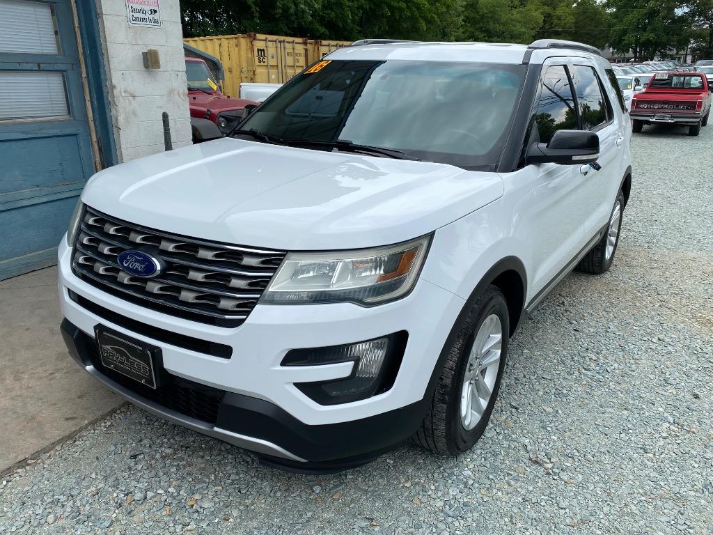 2016 Ford Explorer - $10,950