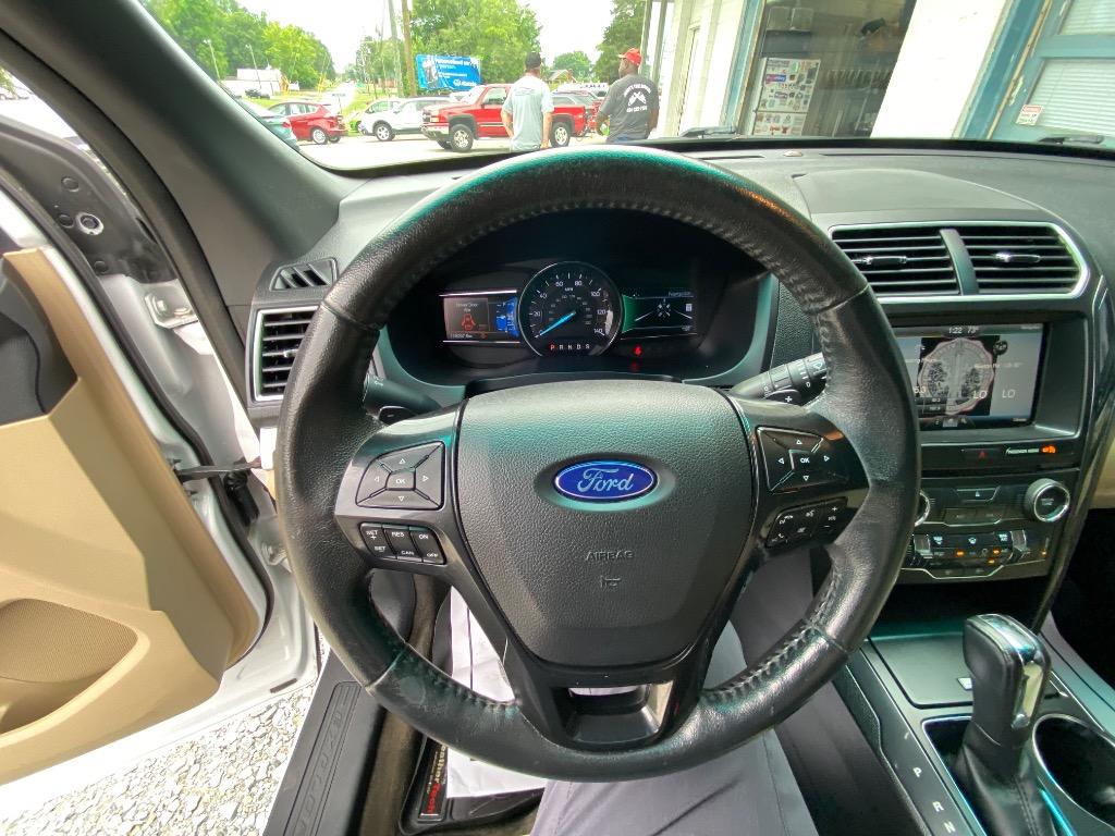 2016 Ford Explorer - $10,950