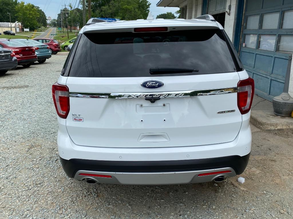 2016 Ford Explorer - $10,950