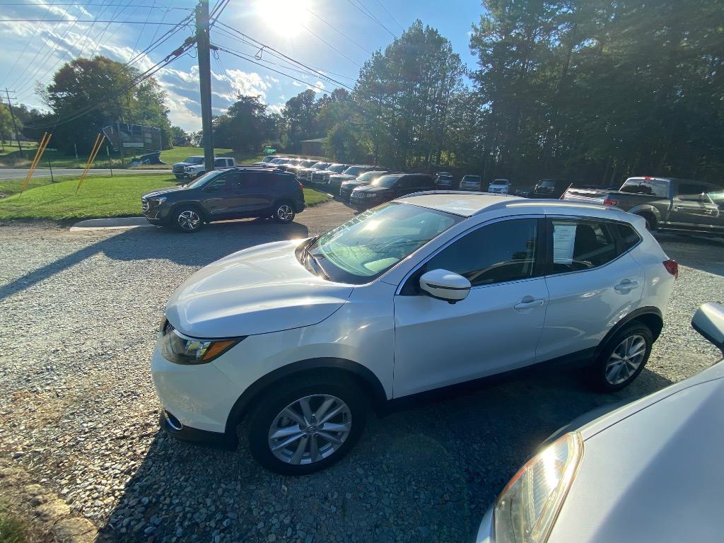 2017 Nissan Rogue - $10,950