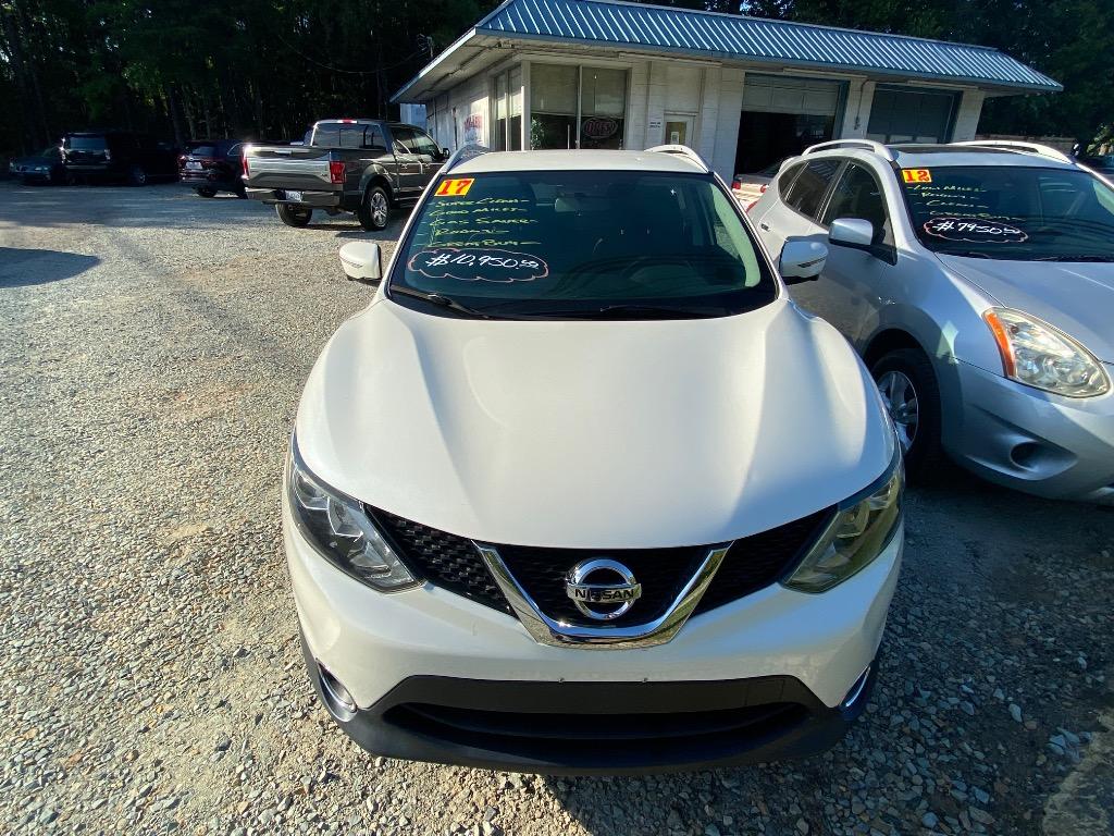 2017 Nissan Rogue - $10,950