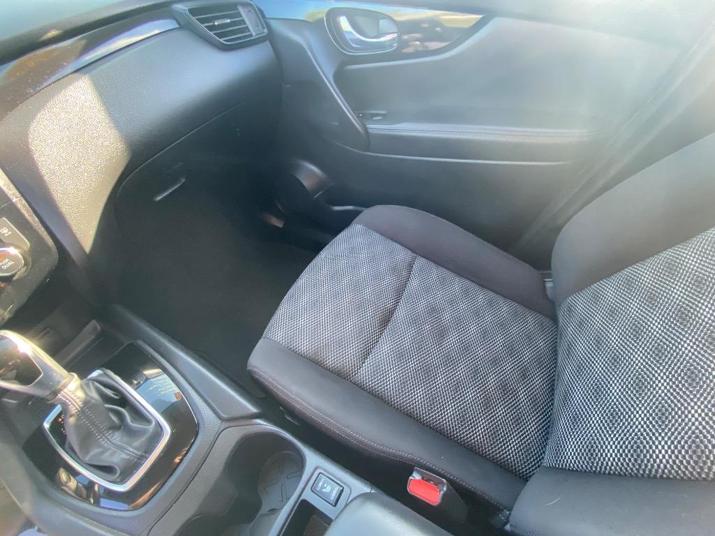 2017 Nissan Rogue - $10,950
