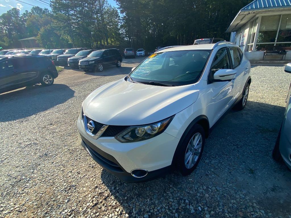 2017 Nissan Rogue - $10,950