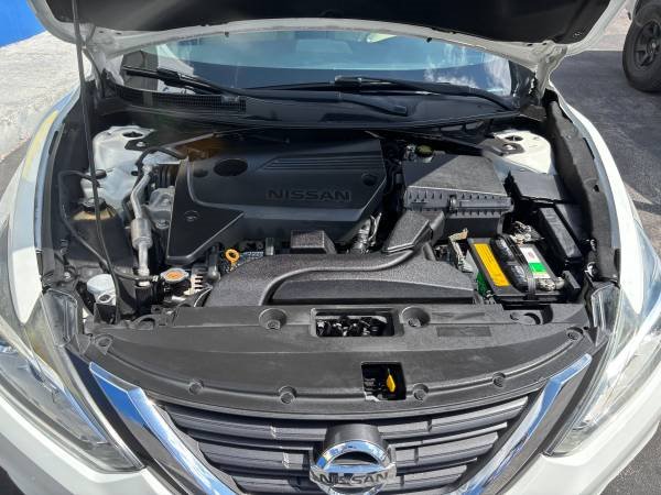 2017 Nissan Altima SV photo