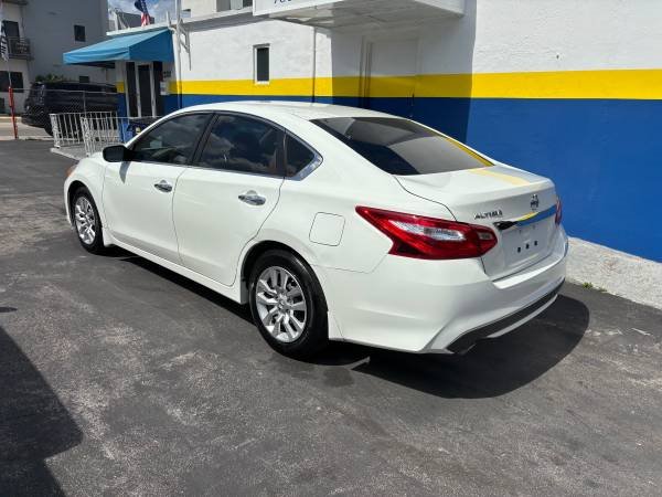 2017 Nissan Altima SV photo