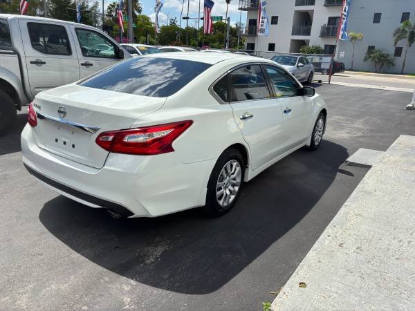 2017 Nissan Altima SV photo
