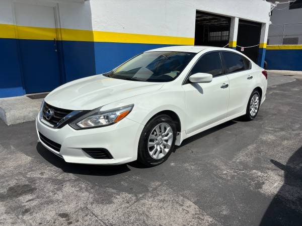 The 2017 Nissan Altima SV photos
