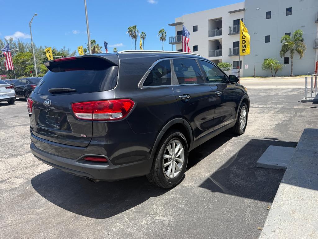 2016 Kia Sorento - $10,999
