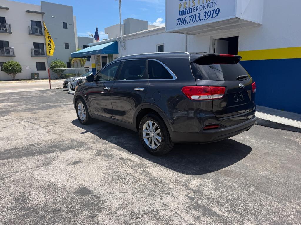 2016 Kia Sorento - $10,999