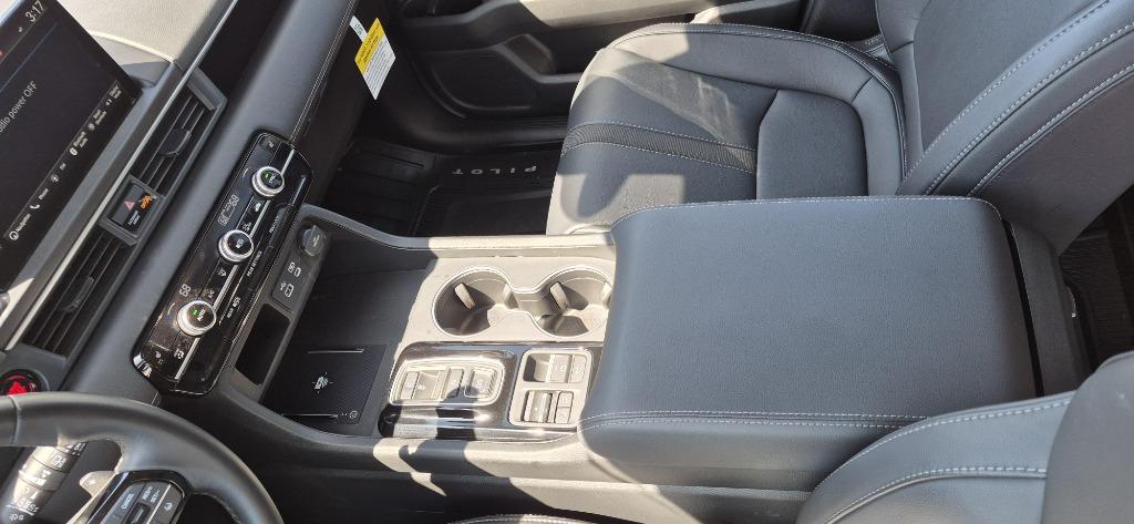 2025 Honda Pilot Touring photo