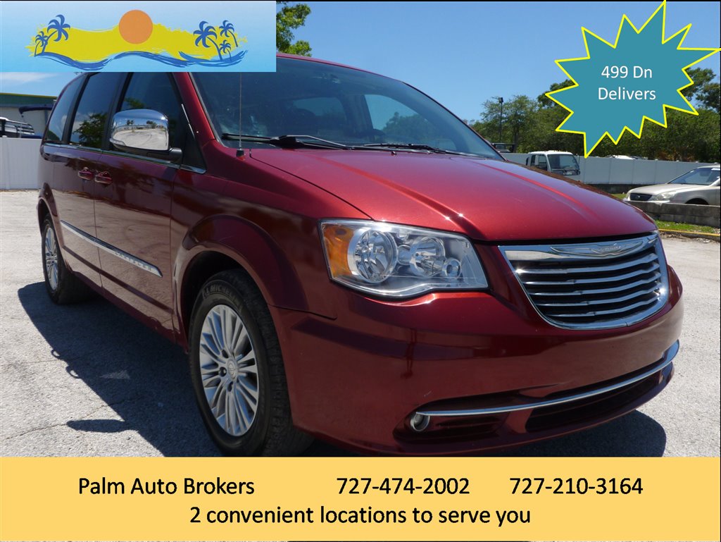 2015 Chrysler Town & Country Touring L photo