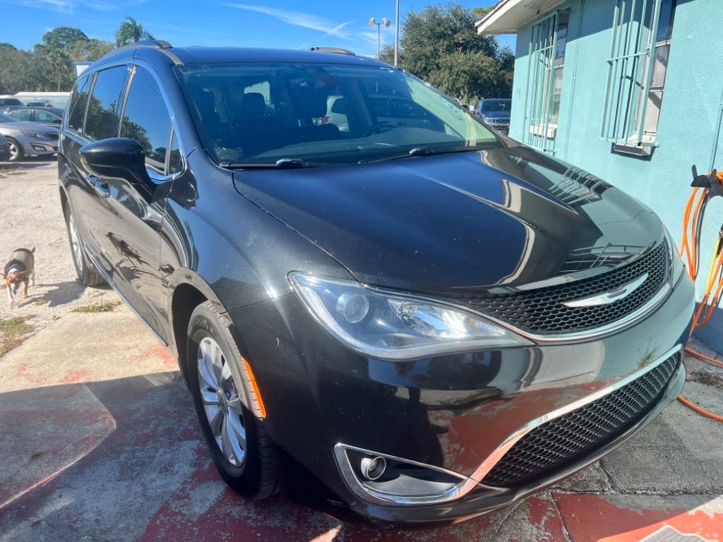 2017 Chrysler Pacifica Touring L photo