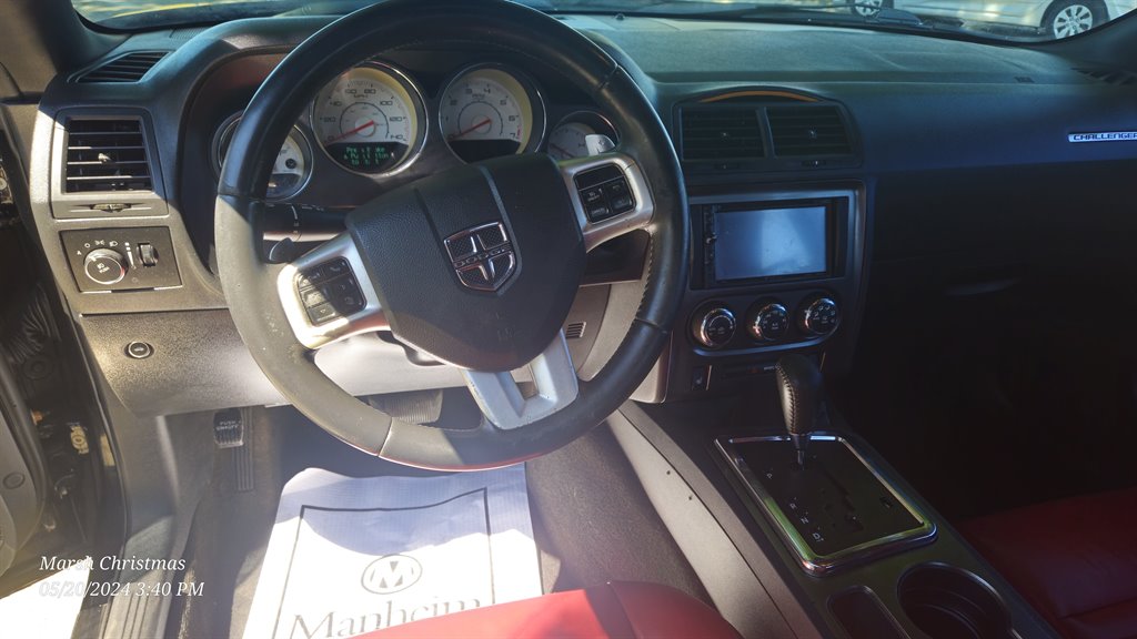 2014 Dodge Challenger SXT photo