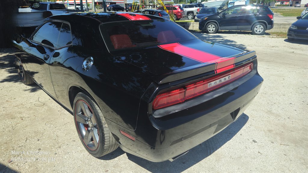 2014 Dodge Challenger SXT photo