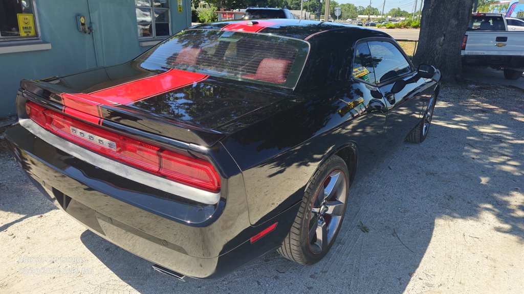 2014 Dodge Challenger SXT photo