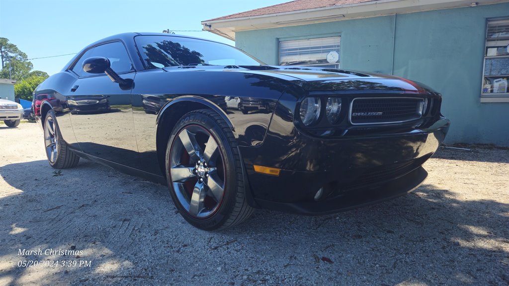 2014 Dodge Challenger SXT photo