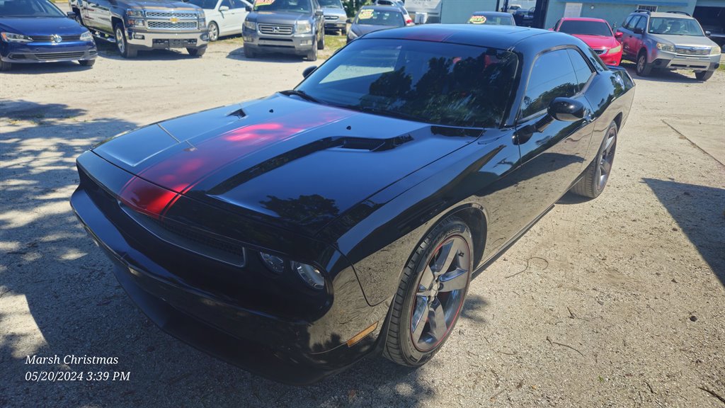 2014 Dodge Challenger SXT photo