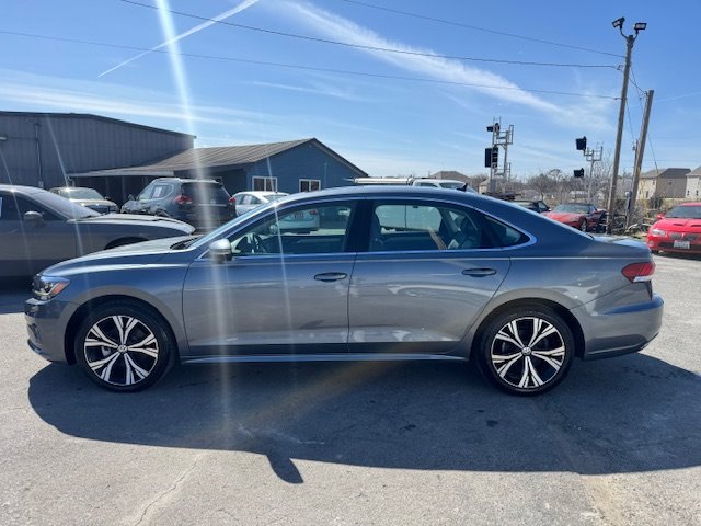 2021 Volkswagen Passat SE photo