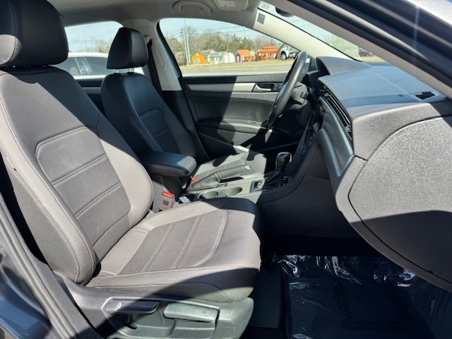 2021 Volkswagen Passat SE photo