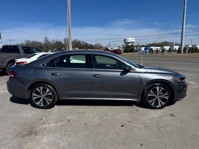 2021 Volkswagen Passat SE photo