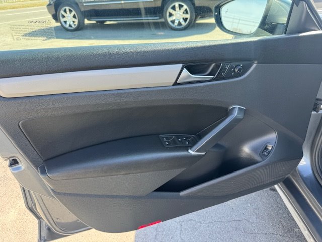 2021 Volkswagen Passat SE photo