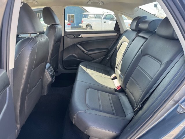 2021 Volkswagen Passat SE photo