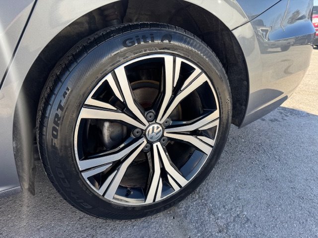 2021 Volkswagen Passat SE photo