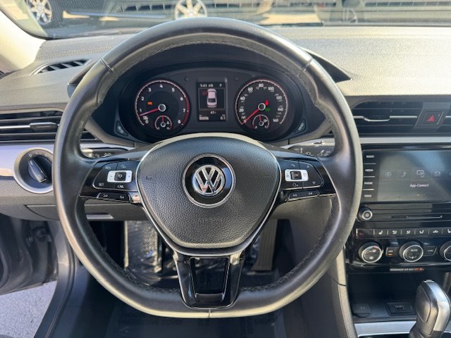 2021 Volkswagen Passat SE photo