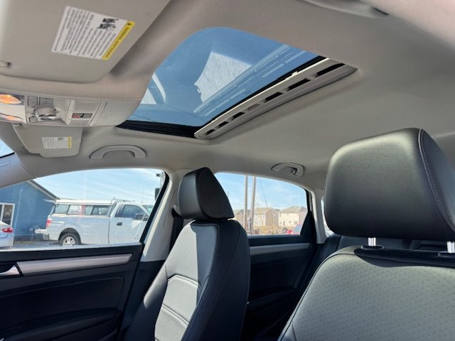 2021 Volkswagen Passat SE photo