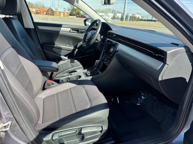 2021 Volkswagen Passat SE photo