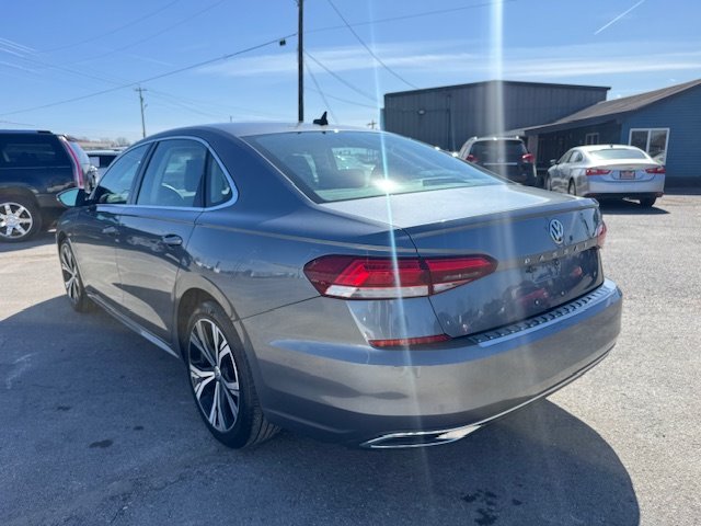 2021 Volkswagen Passat SE photo