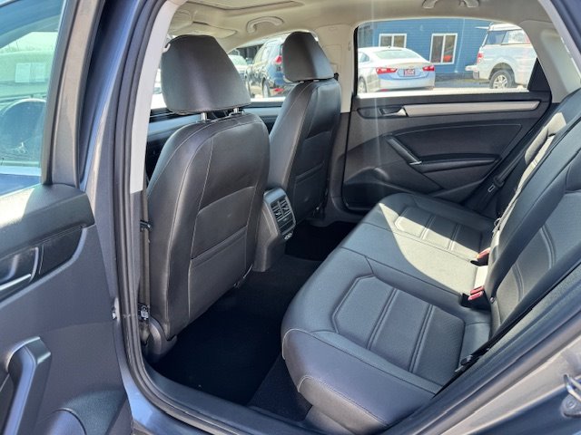2021 Volkswagen Passat SE photo