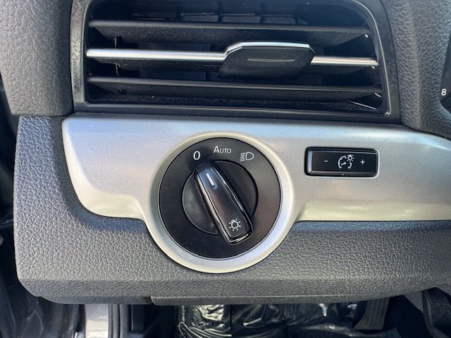 2021 Volkswagen Passat SE photo