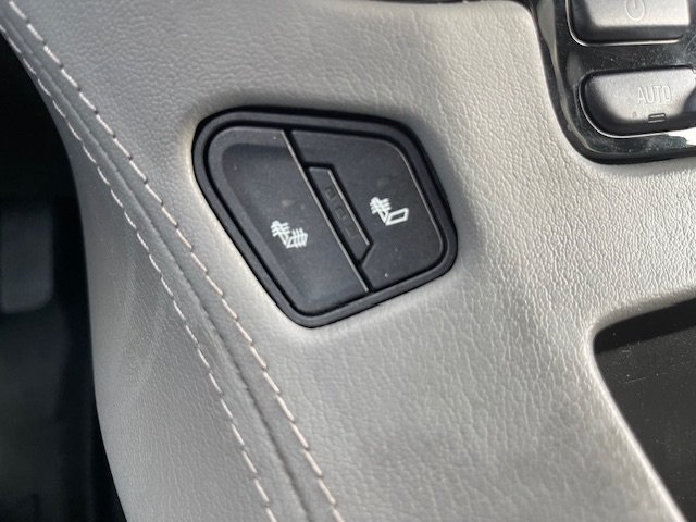2019 Chevrolet Suburban 1500 LT photo