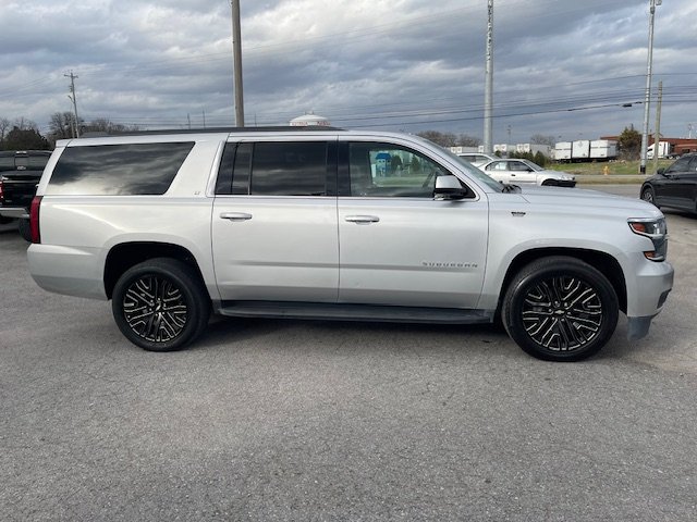 2019 Chevrolet Suburban 1500 LT photo