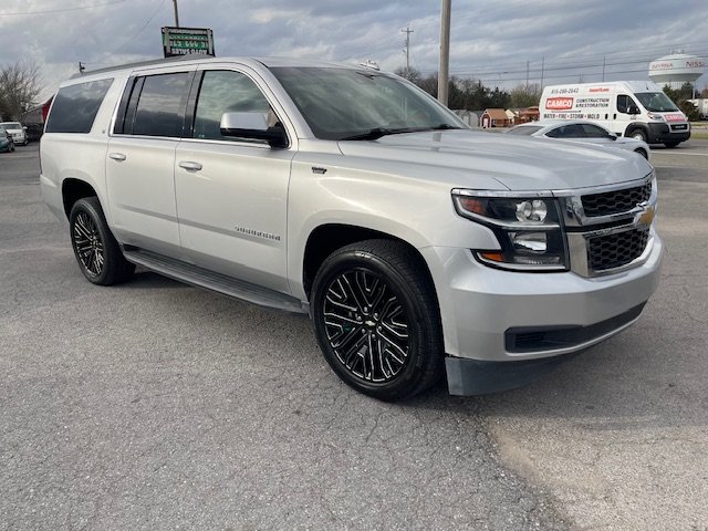 2019 Chevrolet Suburban 1500 LT photo