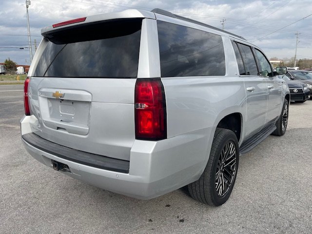 2019 Chevrolet Suburban 1500 LT photo