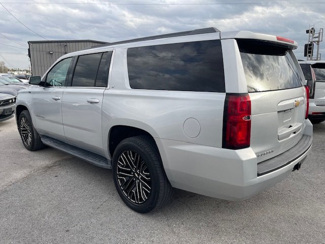2019 Chevrolet Suburban 1500 LT photo
