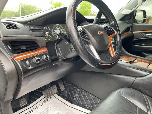 2015 Cadillac Escalade Luxury photo