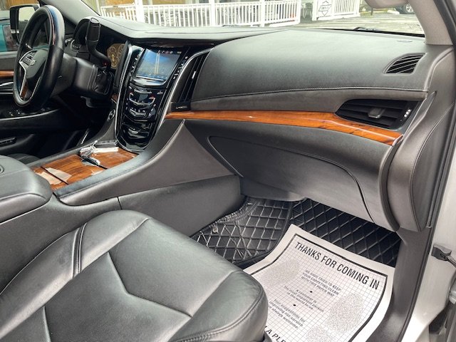2015 Cadillac Escalade Luxury photo