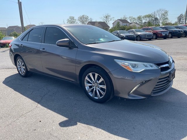 2015 Toyota Camry XLE photo