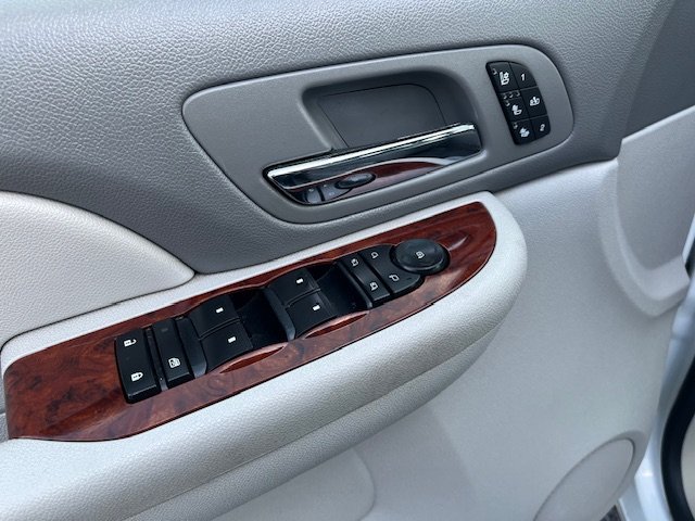 2009 Chevrolet Suburban LTZ 1500 photo