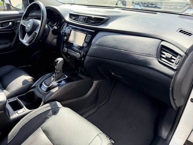 2017 Nissan Rogue - $9,995