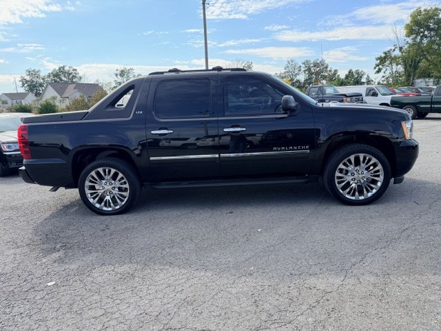 2011 Chevrolet Avalanche - $17,995