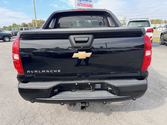 2011 Chevrolet Avalanche - $17,995