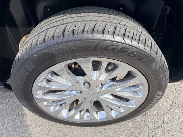 2011 Chevrolet Avalanche - $17,995