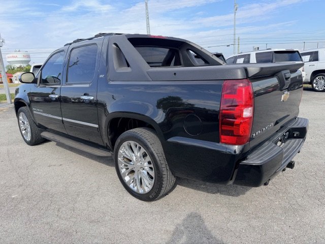2011 Chevrolet Avalanche - $17,995