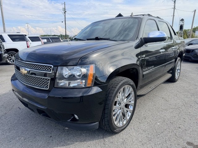 2011 Chevrolet Avalanche - $17,995