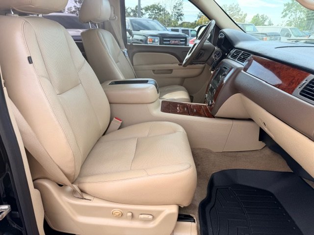 2011 Chevrolet Avalanche - $17,995