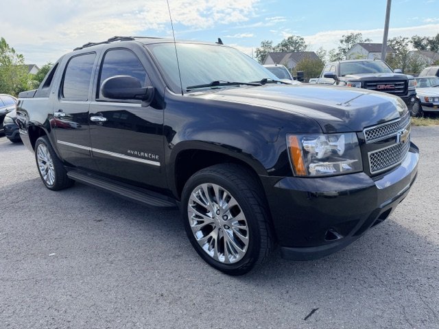 2011 Chevrolet Avalanche - $17,995